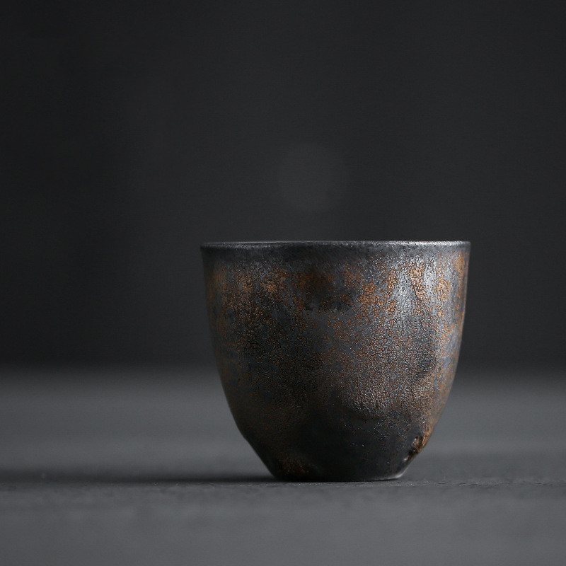 The Gilt Wood Fired Teacup Kiln Turns Into a Japanese-style Tasting Cup