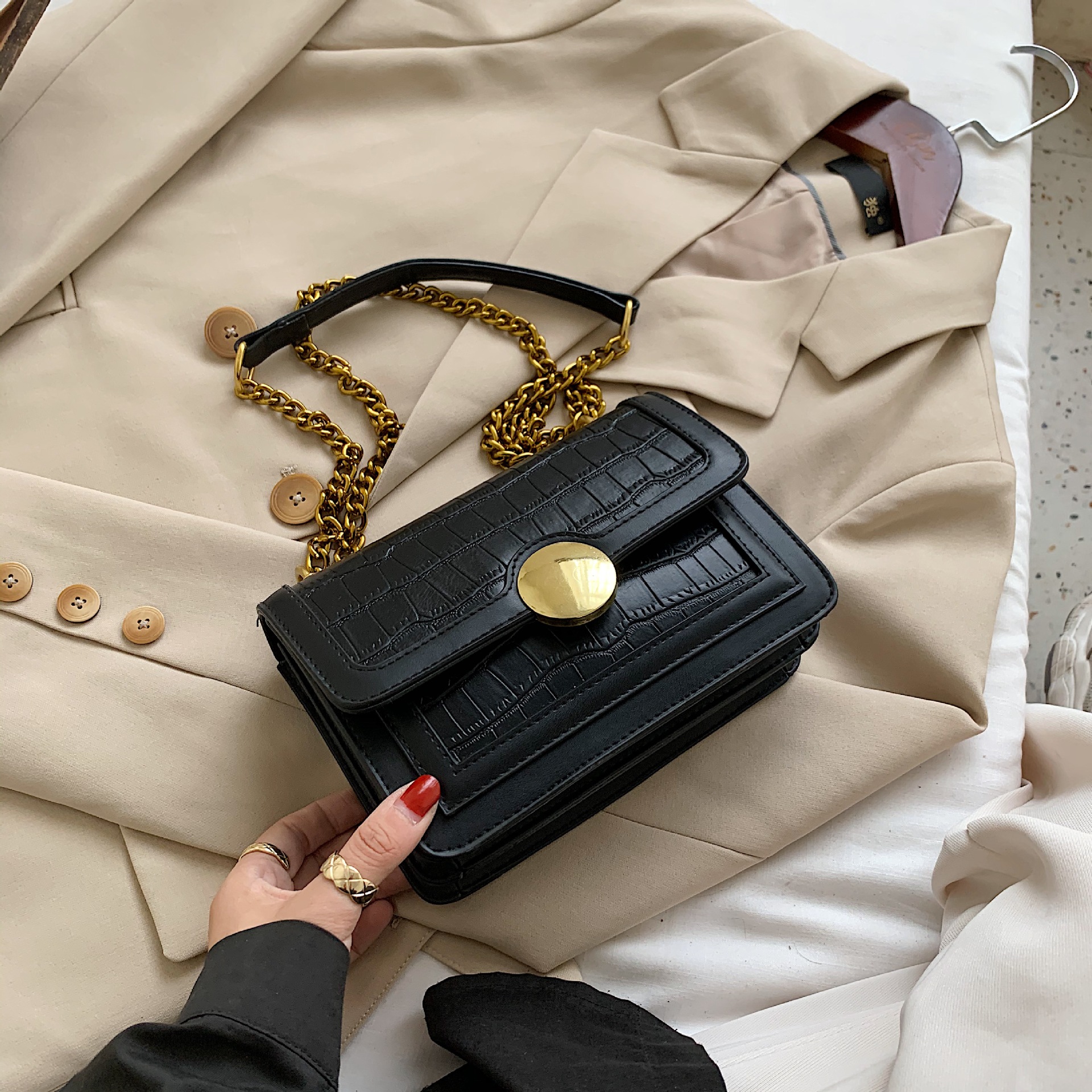 One Shoulder Messenger Bag Fashion Chain Simple Small Square Bag Black - Shop at LoveMi