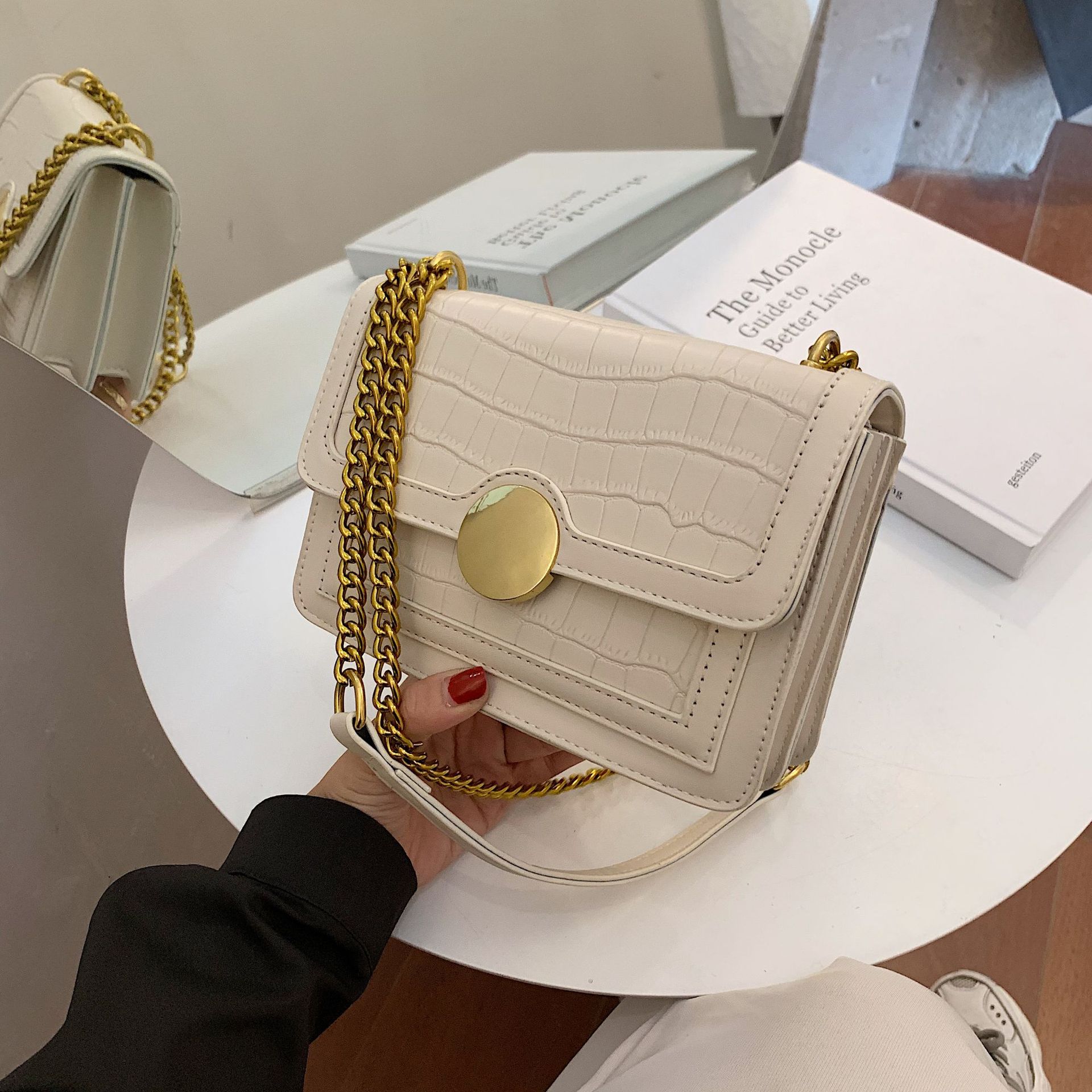 One-Shoulder Messenger Bag Fashion Chain Simple Small Square Bag