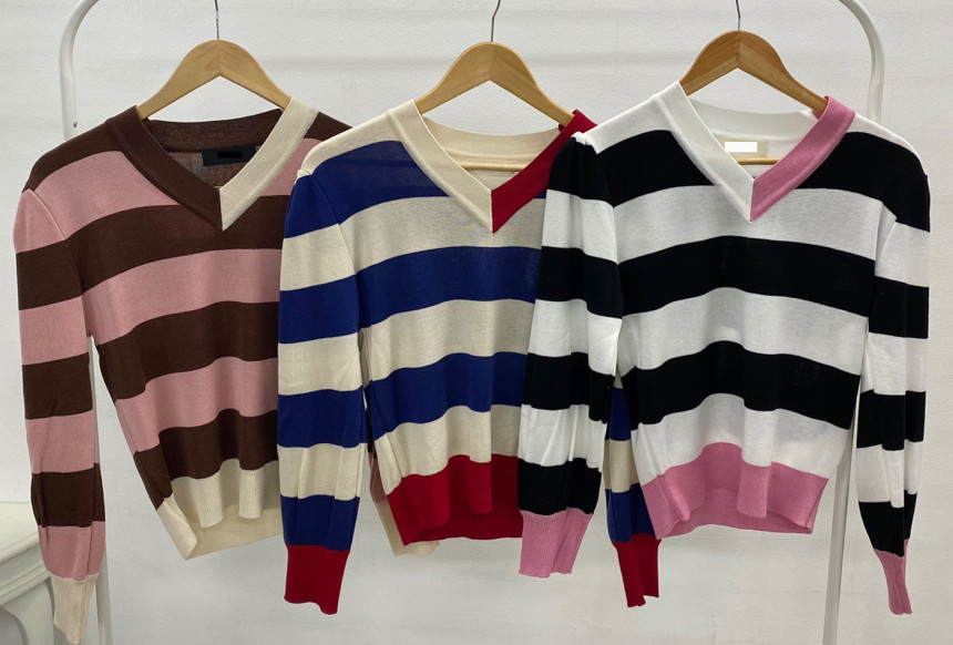 Women's Knitted Striped V-neck Long-Sleeved Knitted Bottoming Shirt Top