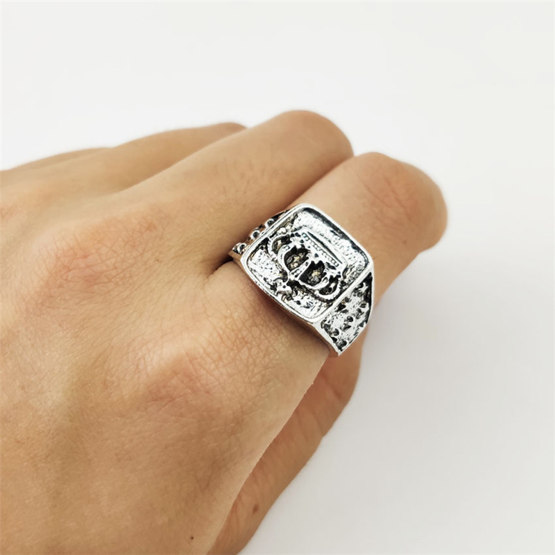 European and American Crown Vintage Ring