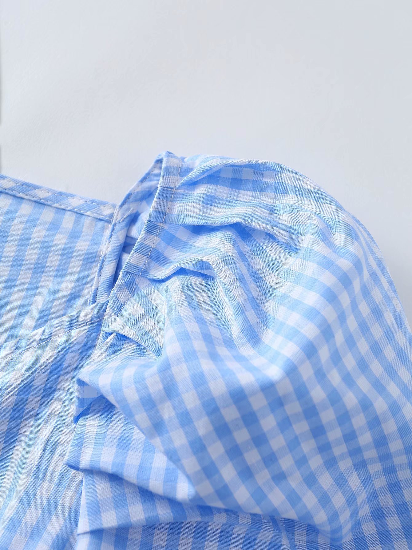 Single Neck Tie Puff Sleeve Shirt