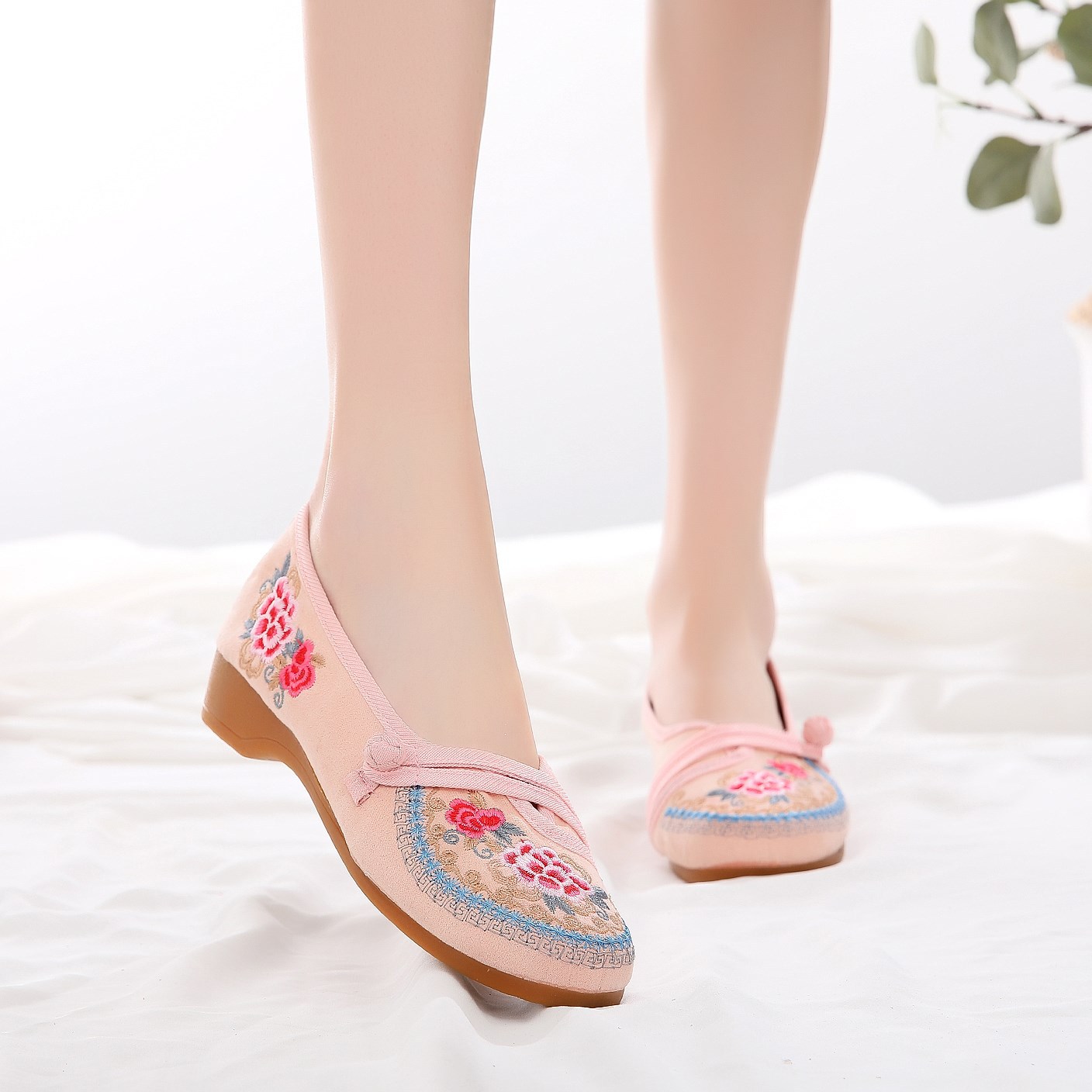 Title 5, Scarpe Hanfu ricamate vintage, scarpe in tessut...