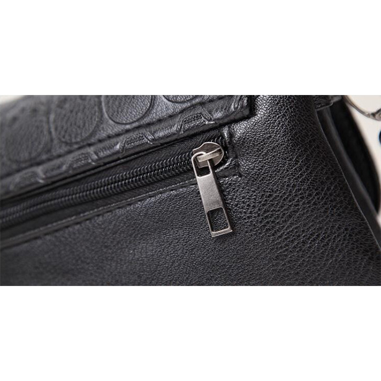 European And American Style Rivet Skull Handbag