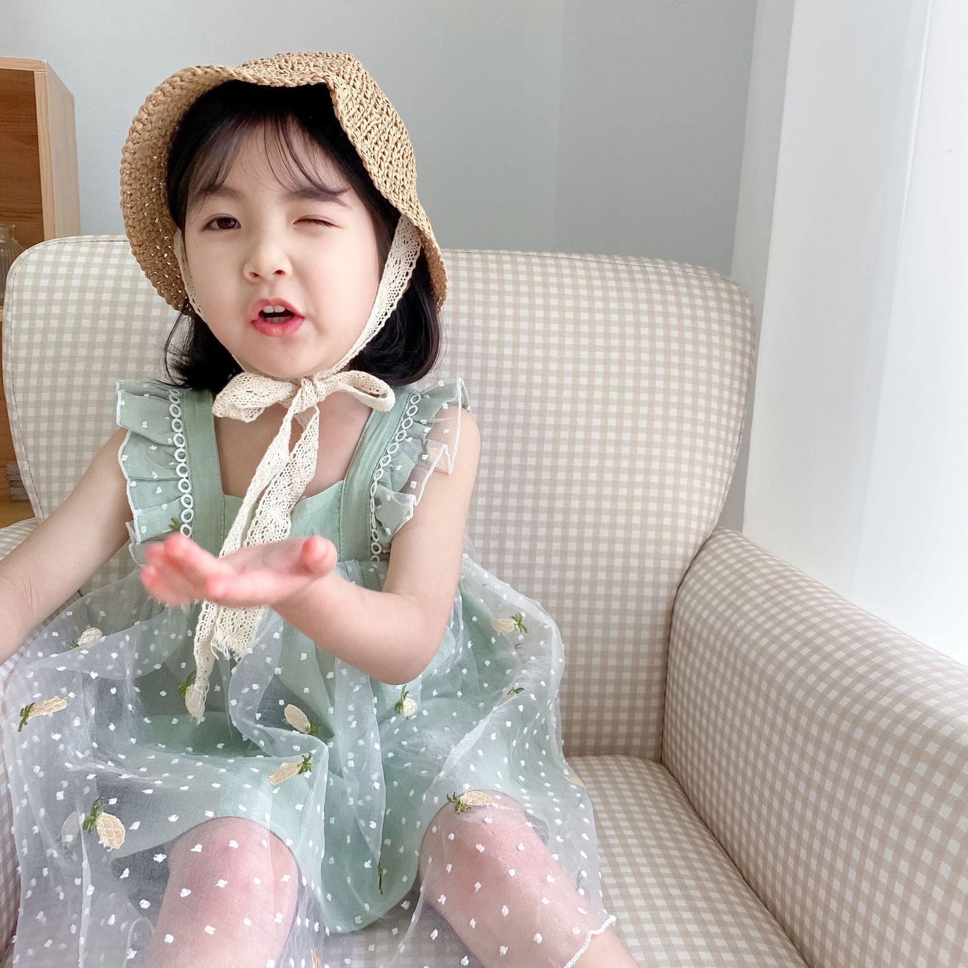 Small Fresh Pineapple Embroidery Net Yarn Flying Sleeve Dress