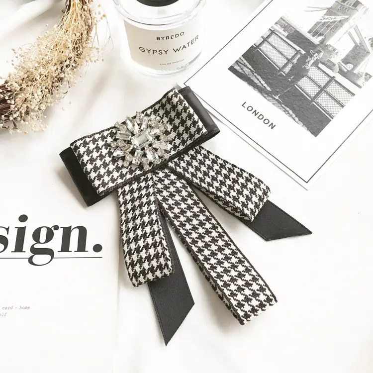 Simple Sweater Coat Coat Cardigan Fashion Temperament Brooch Female Pin