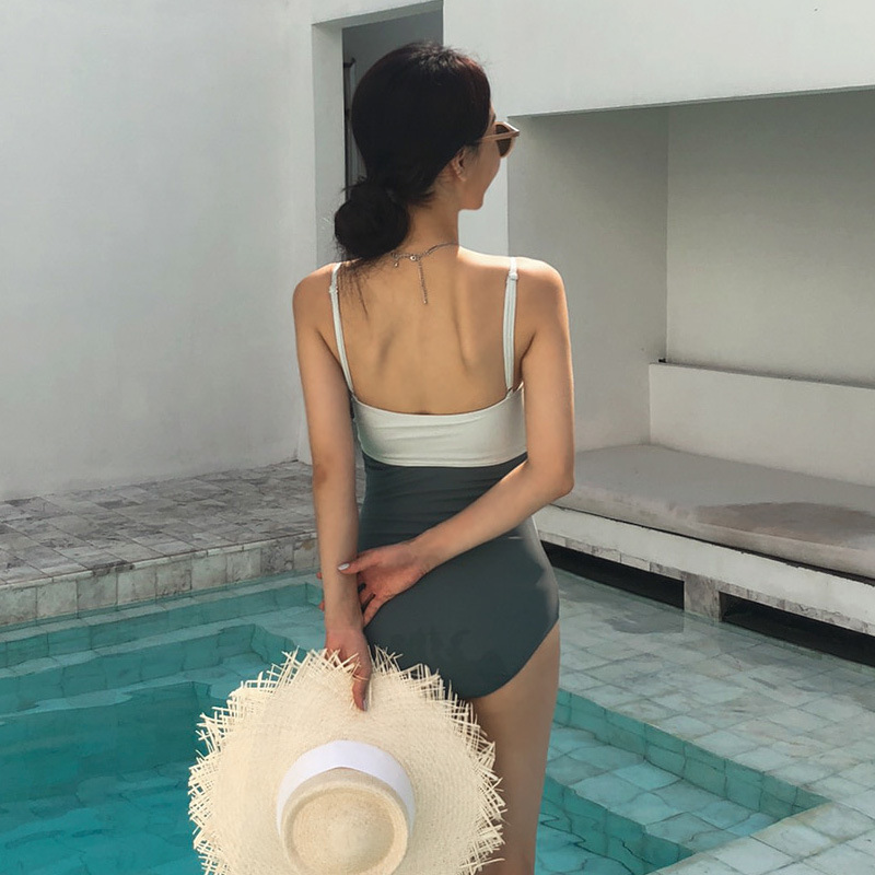 Sexy Hot Spring Swimsuit With Small Breasts And Thin Belly