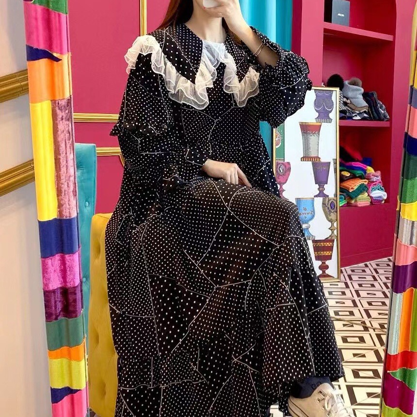 Age-Reducing Lace Embellished Layered Hem Design Dress