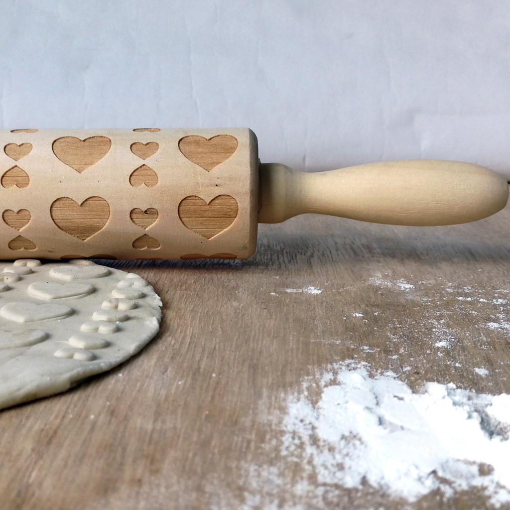 Wooden Rolling Pin Laser Engraving Love Pattern Rolling Pin