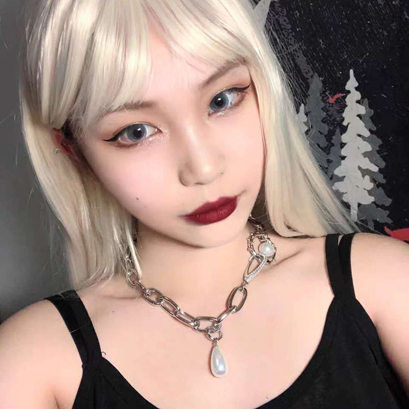 Symmetric Circle Pearl Pendant Necklace