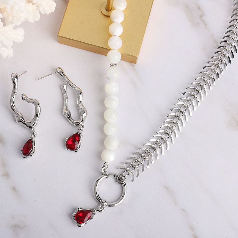 Premium Sense Fishbone Shell Pearl Chain Necklace