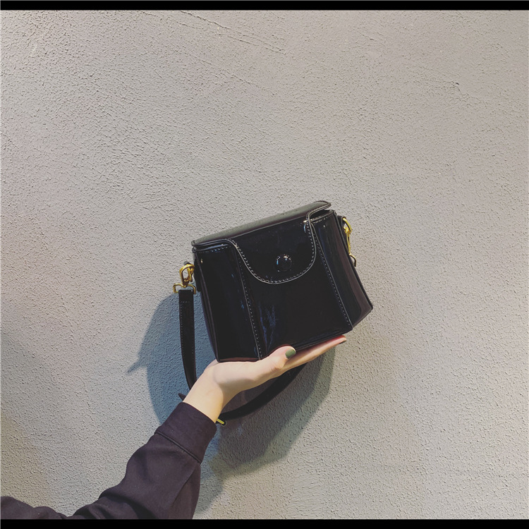  Western Fashion High Sense Of Simplicity And Versatile Portable Messenger Bag