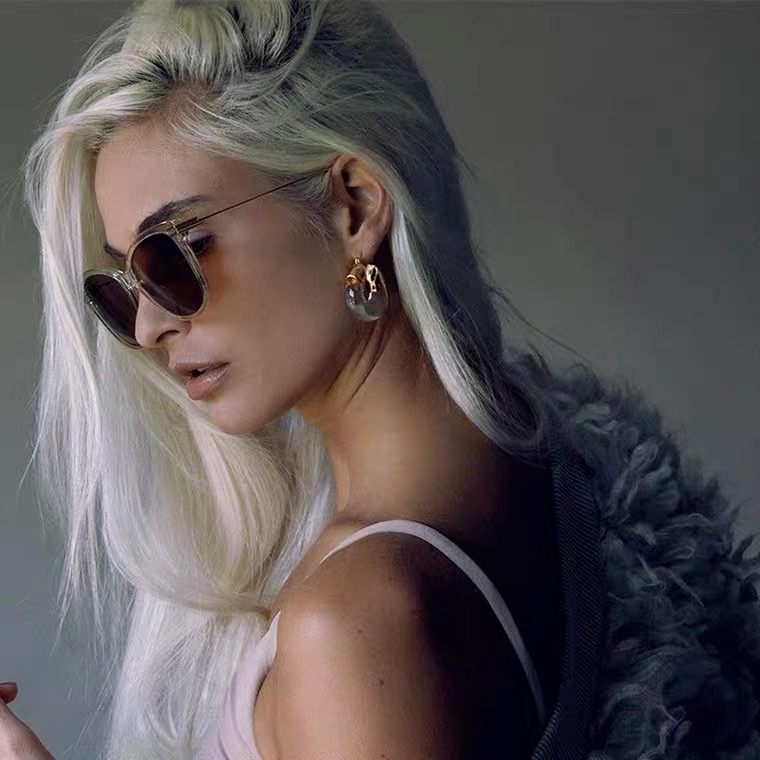 Fashionable U-Shaped Earrings Female New Personality Exquisite High-End Transparent Resin Earrings