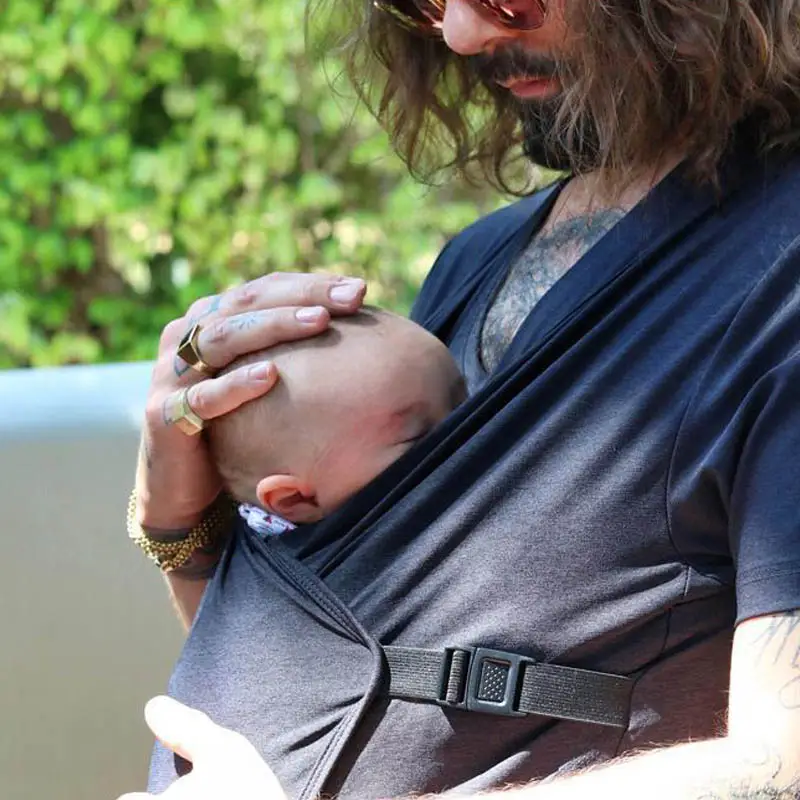 Mother Soothing T-Shirt Vest Holding Baby Clothes