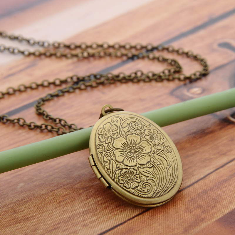 Creative Pendants Can Hold Photos Retro Carved Geometric Necklace