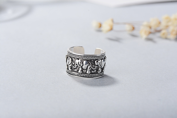 Women's Wide Face Elephant Vintage Ring