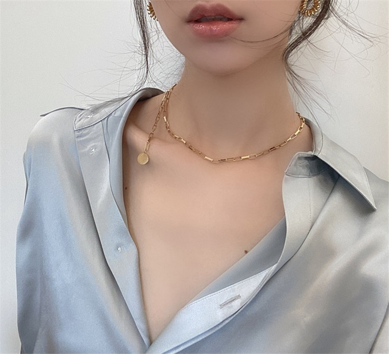 European and American Fashion Natural Shell Bead Necklace Metal Pendant