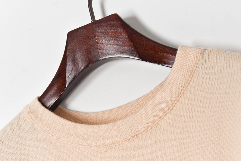 Loose, Thin, Playful, Cute, Hand-embroidered Cat Pattern One-neck Sweater