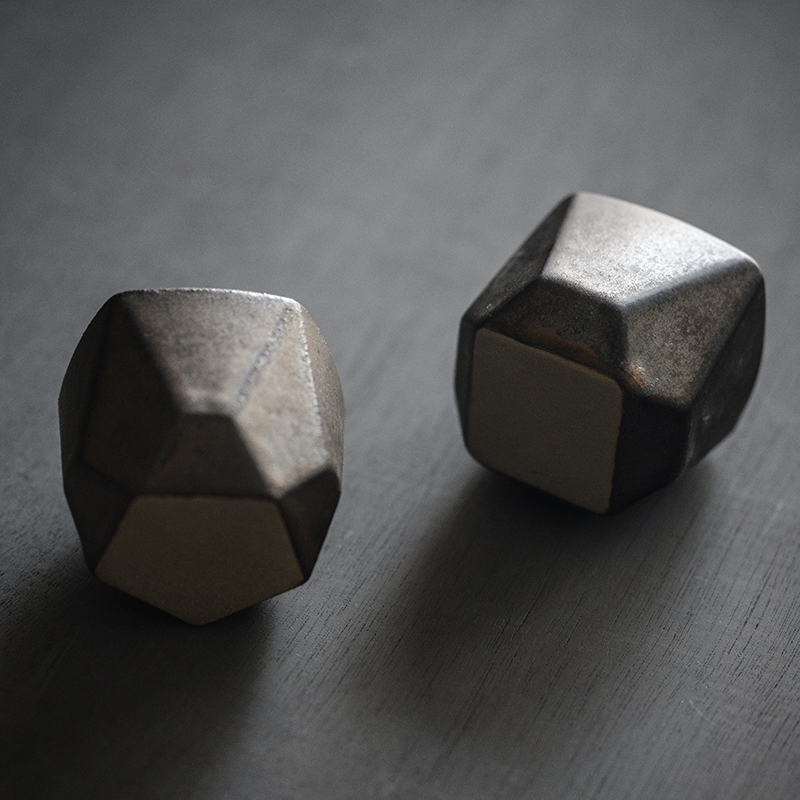 Japanese Retro Teacup With Patina Glaze Simple Geometric Shape