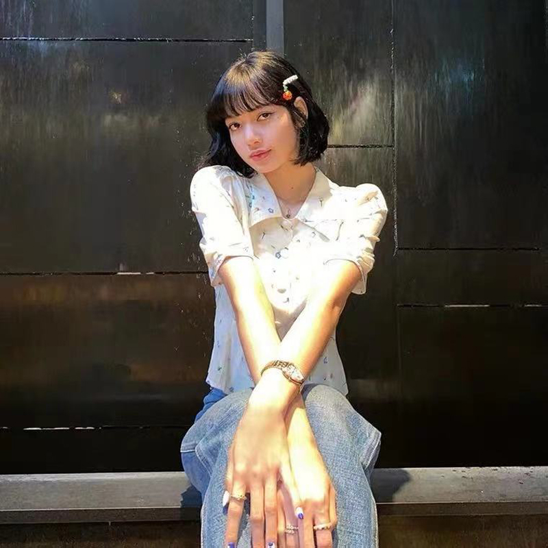 Short-sleeved Shirt With A Waist And A Sweet Lapel Collar