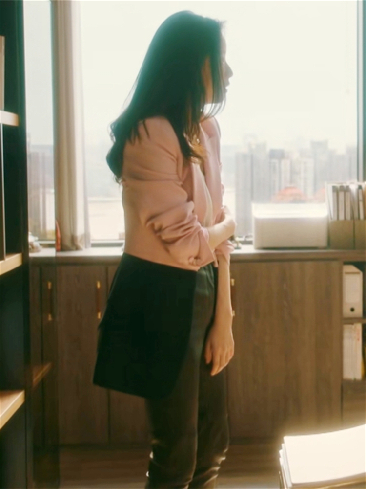 Ni Ni Liu Golden Years Zhu Suosuo The Same Paragraph Pink Stitching Black Suit Jacket