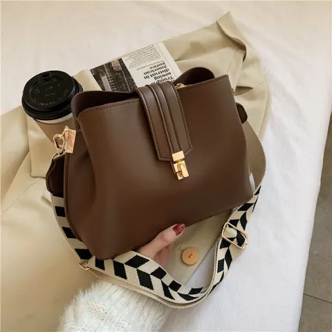 Wide Shoulder Strap Bucket Bag Single Diagonal Bag