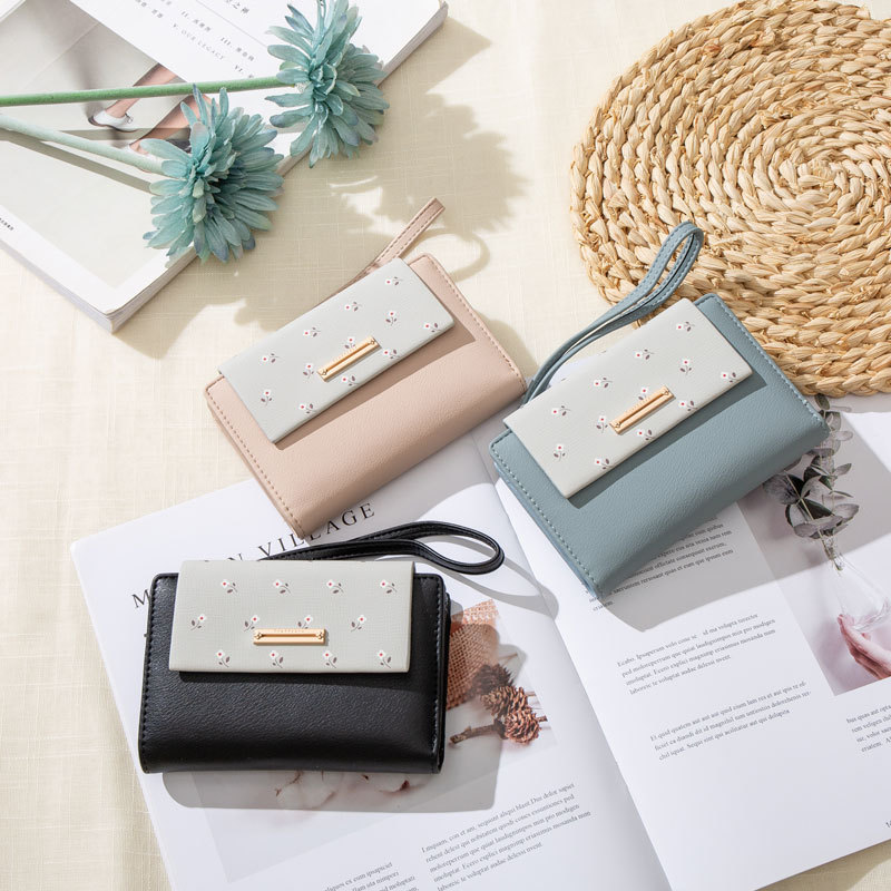 Title 7, Multifunctionele clutch met modeprint, matchend