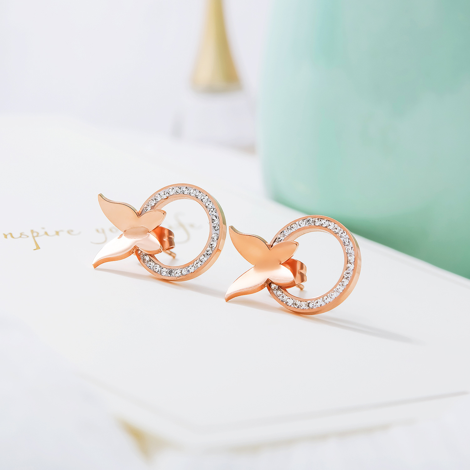 Temperament Inlaid Zircon Circle Earrings