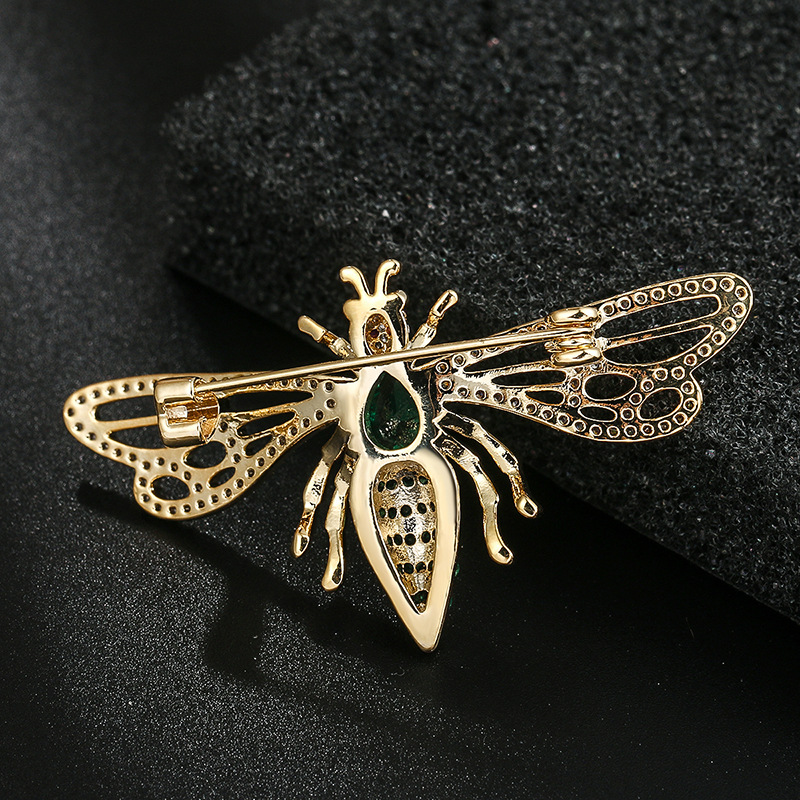 Title 2, Net Celebrity Explosion Butterfly Broche Micro-...