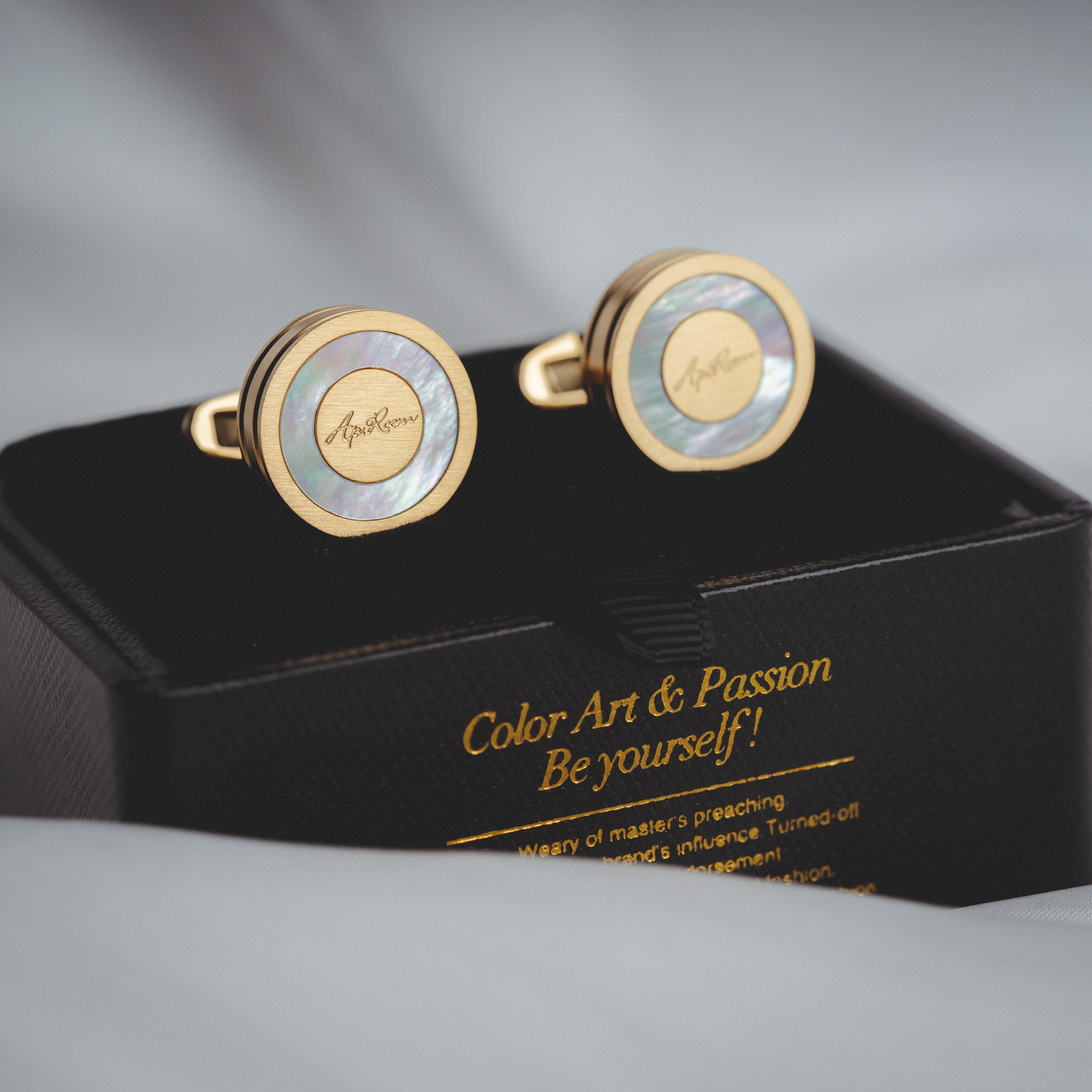 French Gold And Silver Shell Cufflinks Men's Business Casual — foto 3
