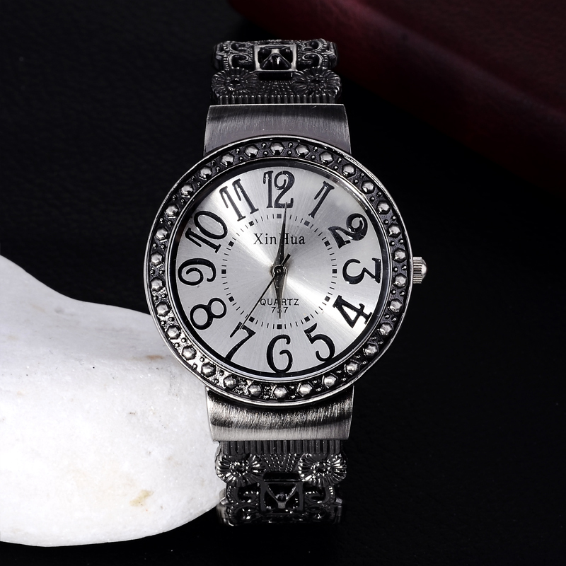 Women's Steel Band Bracelet Watch Creative Dial Girls Quartz Watch