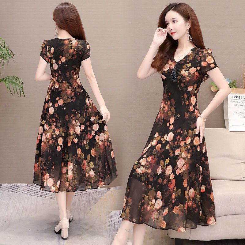 The New Summer Fashion Temperament Waist is Thin and Wide For The Wife's Skirt