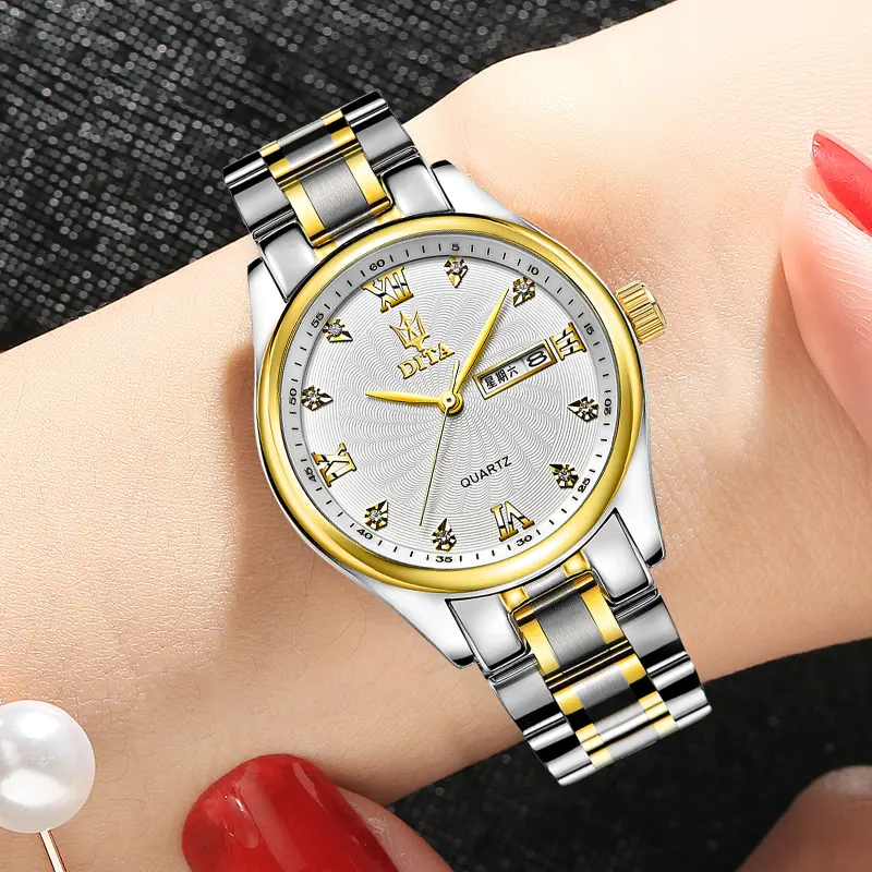 New Couple Models a Pair of Watches Men's