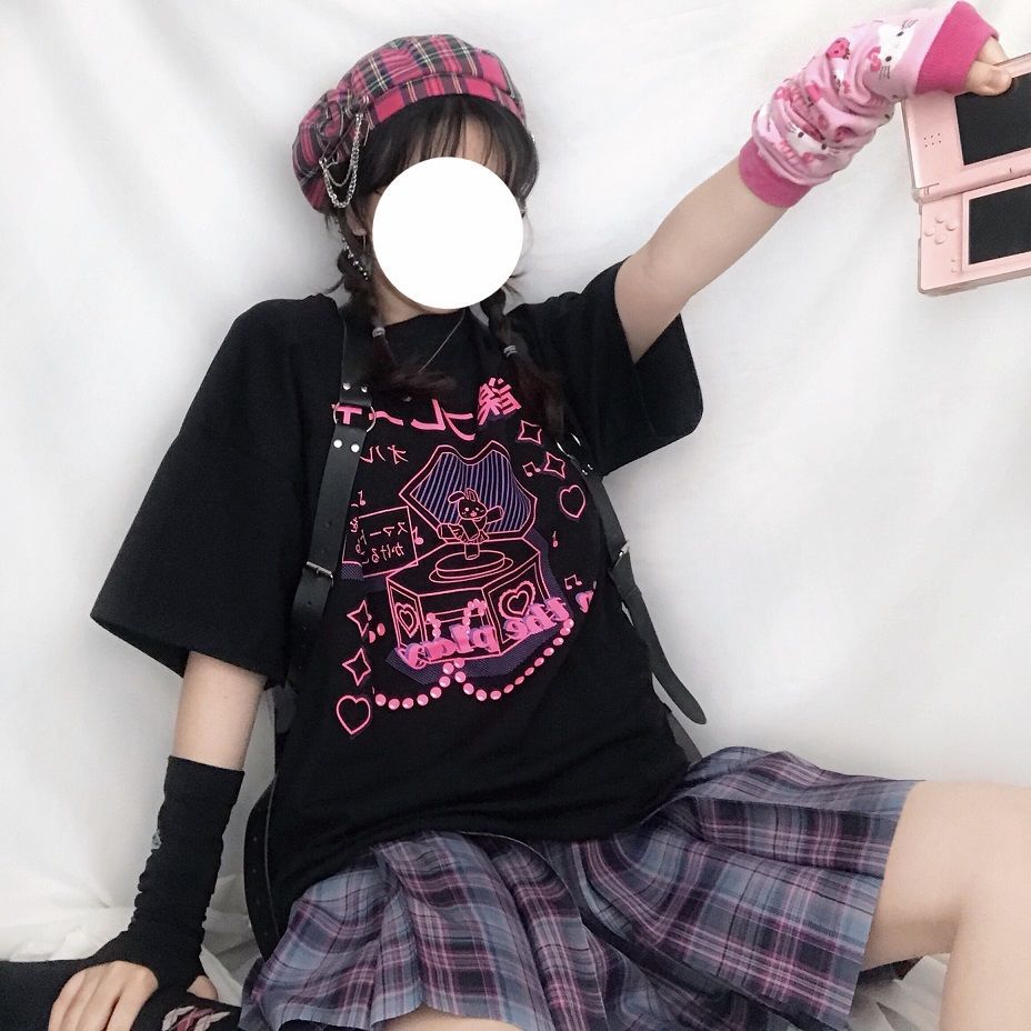 Japanese Women's Black Short-sleeved T-shirt