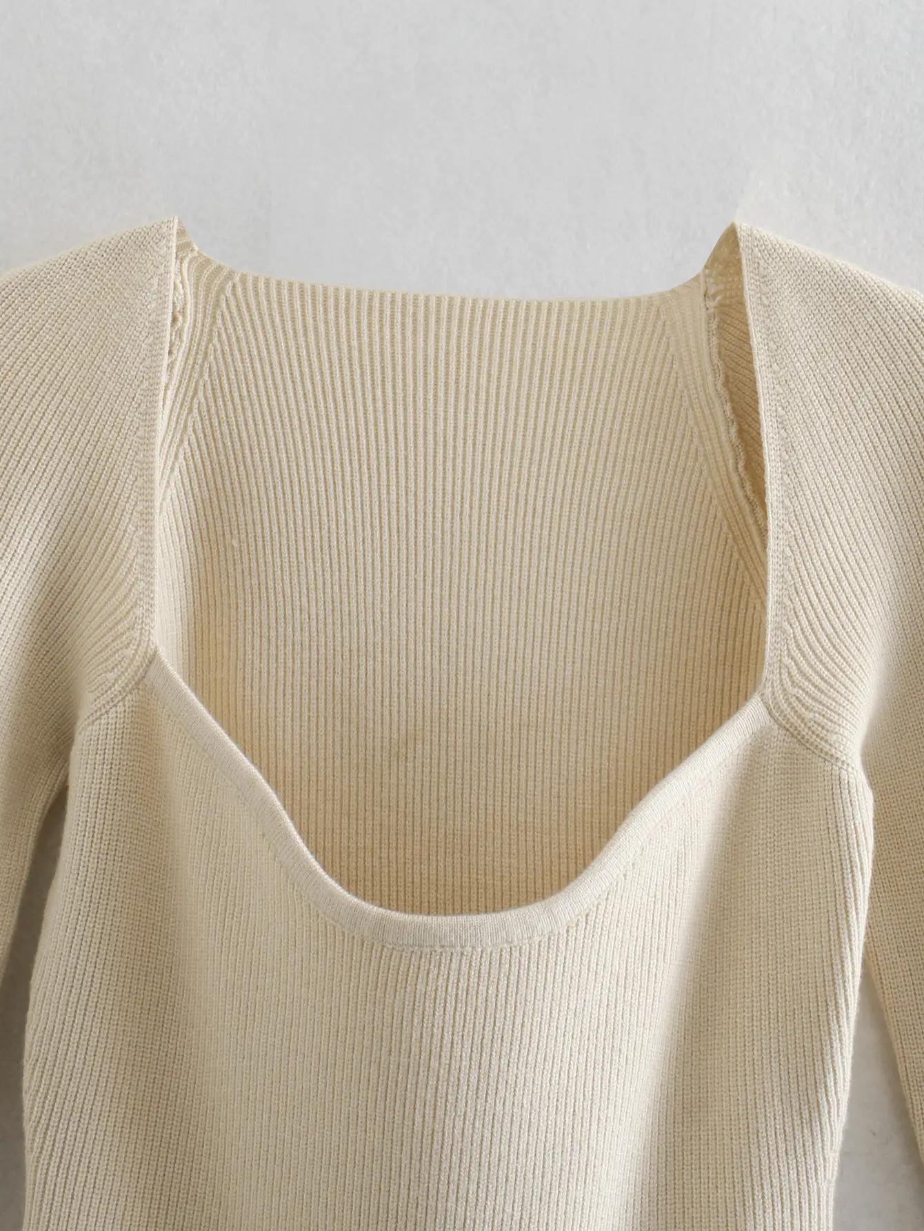 New Style Long Sleeved Heart Shaped Neck Tight Top Short Pullover Sweater