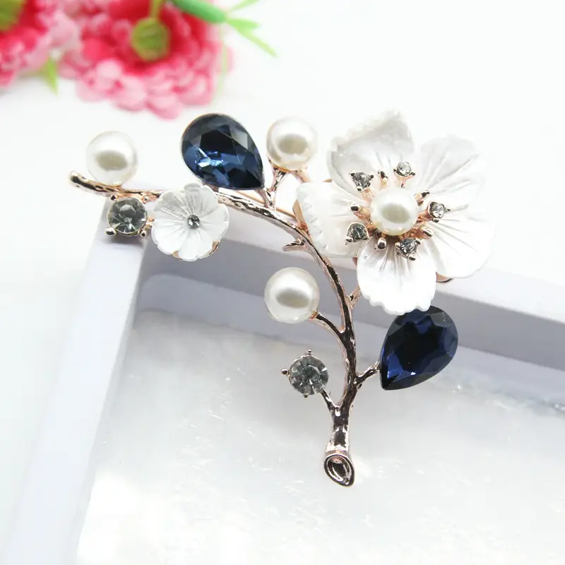 Top-Grade Engraving Conch Crystal Plum Brooch
