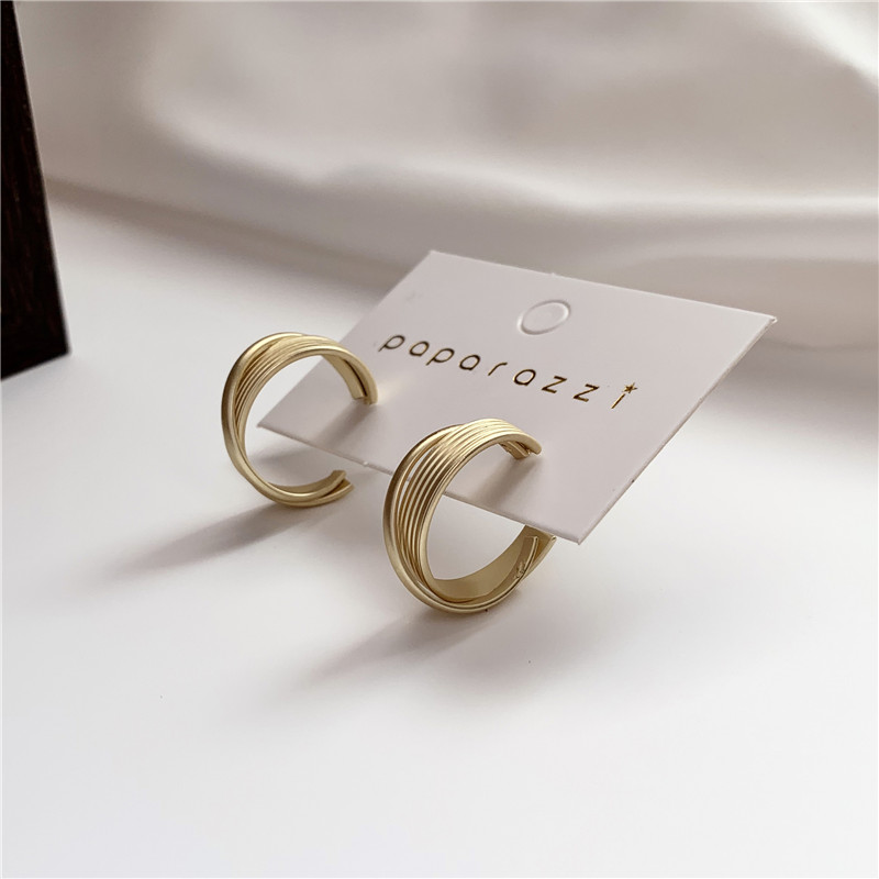 Dongdaemun Fashion Simple Small Earrings Metallic Ring