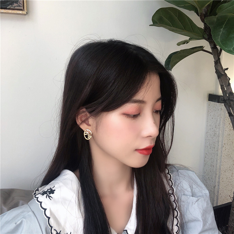 Hollow Portrait Earrings Sweet Girl Earrings