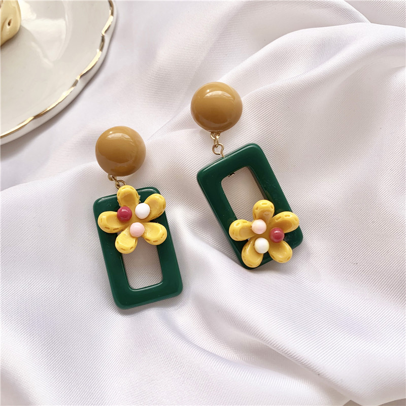 Korea Hyuna Style Cute Daisy Flower Contrast Color Stud Earrings