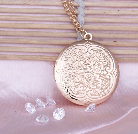 Fashion Simple Photo Box Pendant Necklace