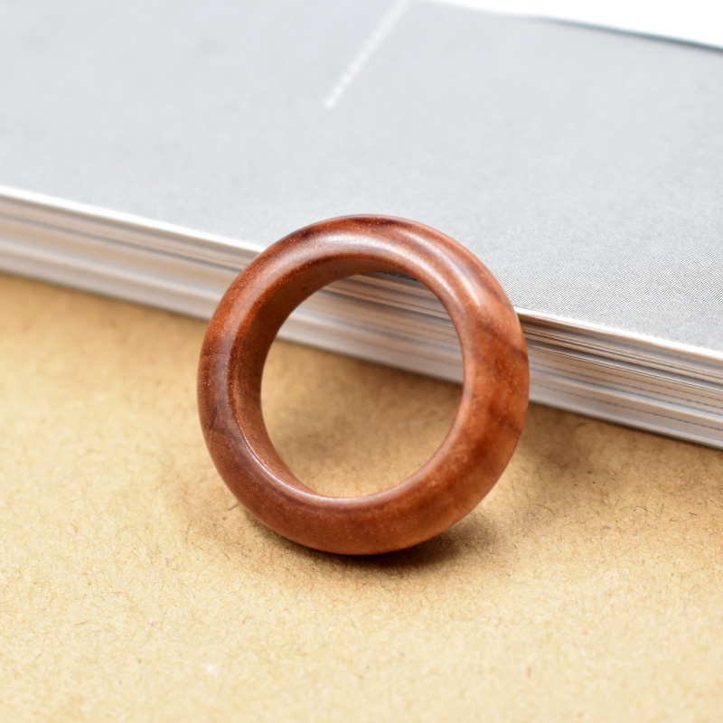 خاتم إبزيم من خشب الصندل

عقيق إيبوني وخشب الصندل الأخضر

خاتم من خشب الصندل الدموي

قلادة خرز بوذية يدوية الصنع