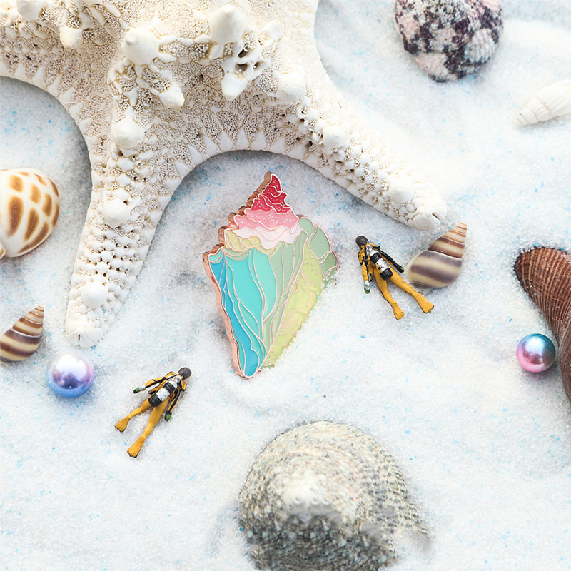 Conch Badge Brooch, picture 2 of 3
