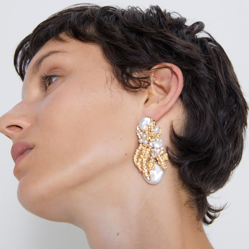 Exaggerated Metal Leaf Earrings With Diamonds