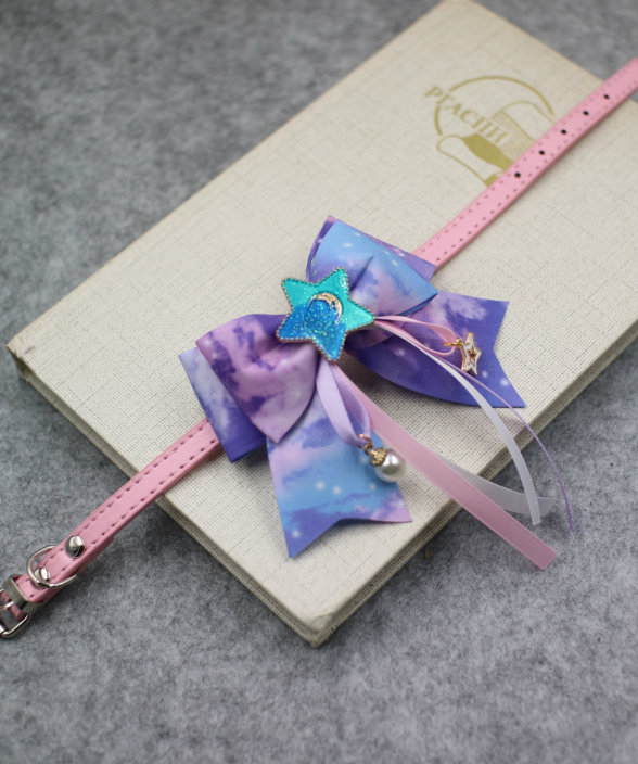 ปกคอแมวและสุนัข ลายดาวสีสันสดใส สไตล์โบว์ผ้าลูกไม้ Handmade จาก Lotus - เครื่องประดับสุดน่ารักสำหรับสัตว์เลี้ยง