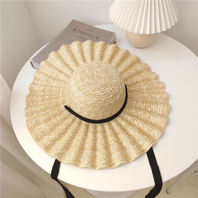 European And American Style Wavy Side Straw Hat With Dome Big Brim Beach Hat
