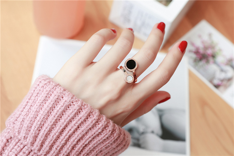 Size Black And White Shell Roman Female Ring Korean Version Of Titanium Steel Color Gold Plated Ring