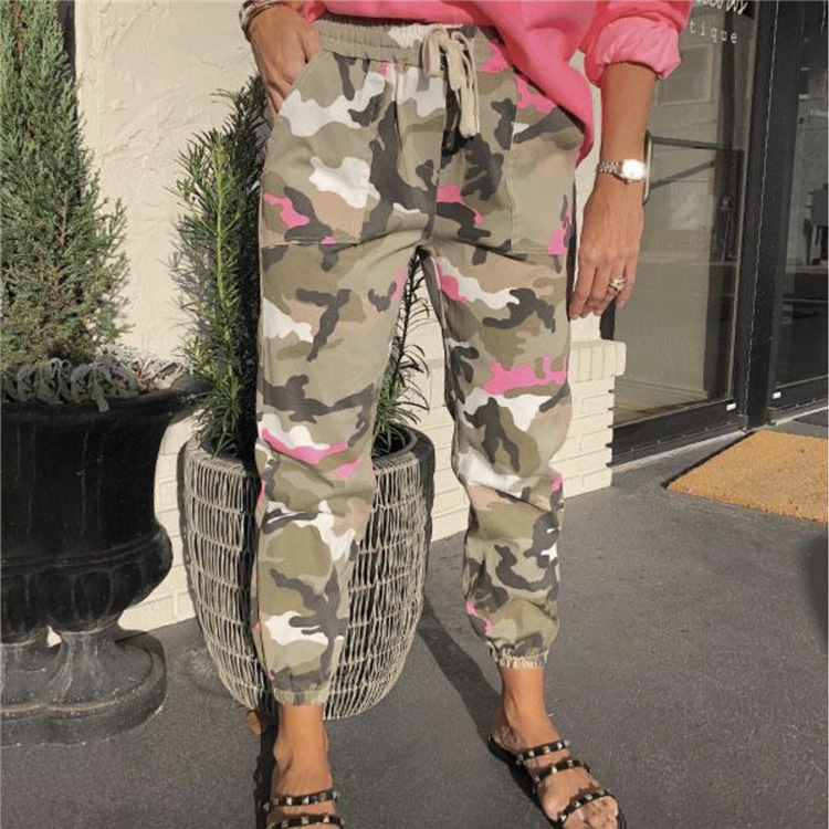 Title 2, Pantaloni cropped da donna con stampa camouflag...