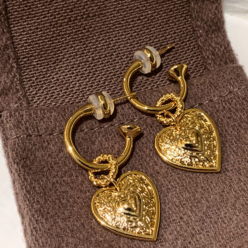European And American Niche Design Earrings Are Fashionable And Versatile