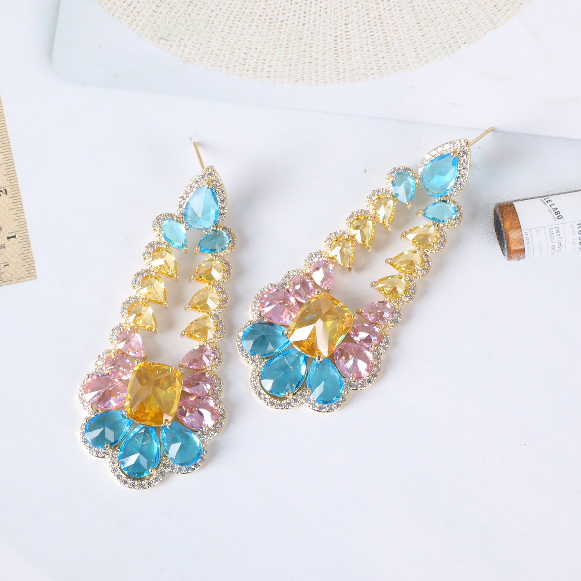 New European And American Fashion Trends Gradually Change Color Earrings