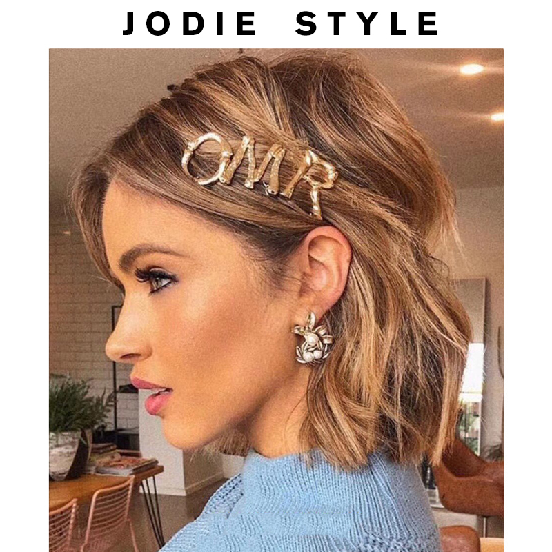 مشبك شعر أنيق بحروف ذهبية بتصميم شخصي أوروبي وأمريكي، مشبك جانبي بسيط بلون أحمر صافي، إكسسوار شعر نسائي